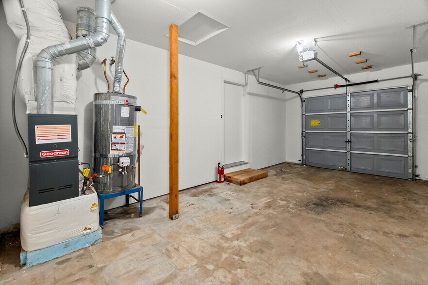 Building Photo - 1102 Irving St SW