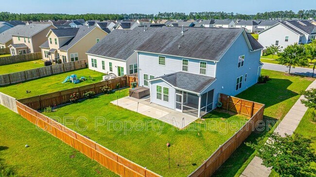 Building Photo - 201 Bigleaf Ct