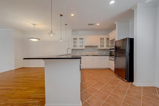 Building Photo - 1507 Roy St