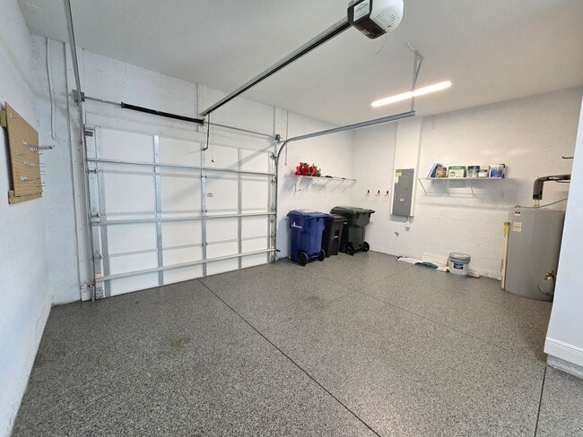 Building Photo - Charming 3-Bedroom, 2-Bath Home in Sarasota ~ Near Legacy Trail