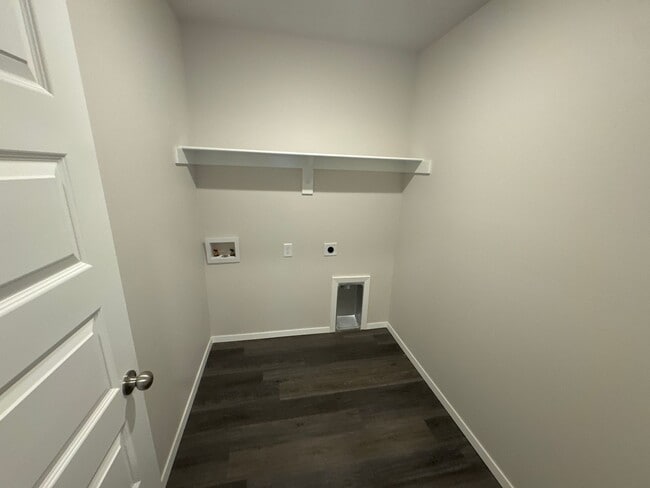 Building Photo - Preleasing NOW — Stylish 3 Bed / 2 Bath Home in Barberry Court!