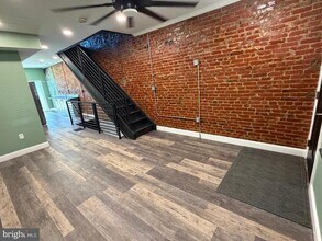 Building Photo - 2643 N Mascher St