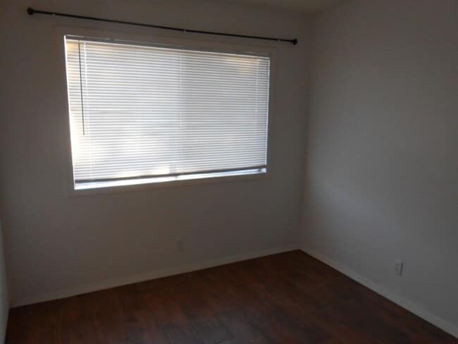 Building Photo - 2nd Floor 3 bedroom Condo Near 95/Torrey Pines