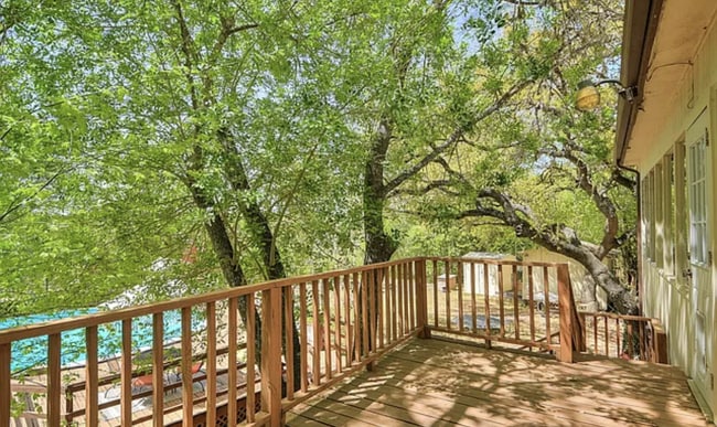 Building Photo - 9417 Aqua Dr