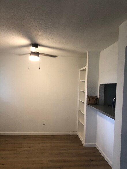 Building Photo - 15115 Mesa Dr