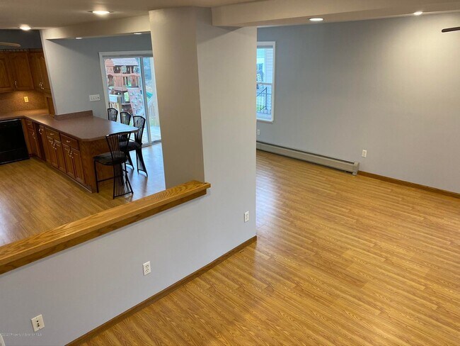Building Photo - 116 E Elm St