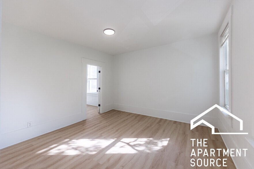 Building Photo - 2301 N Leavitt St