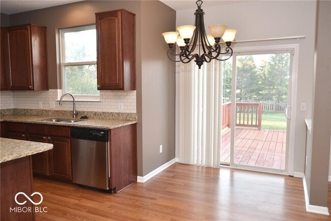 Building Photo - 5742 Cantigny Way N