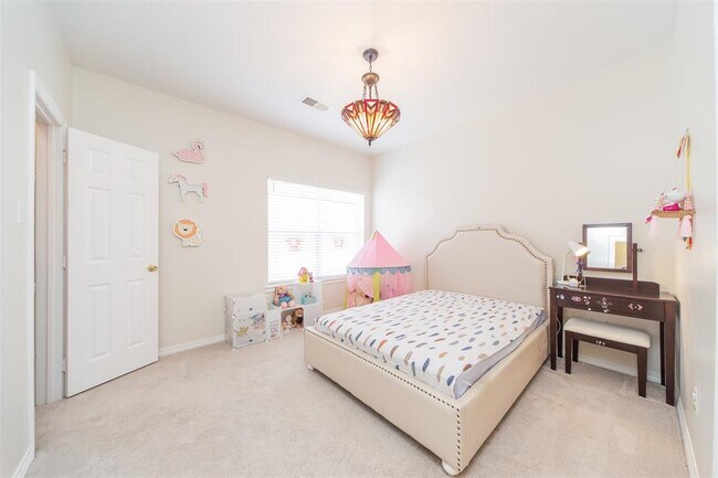 Building Photo - 5115 Fairmont St