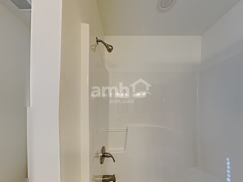 Building Photo - 925 Alba Rose Ave