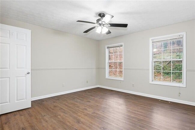 Building Photo - 181 N Springs Dr