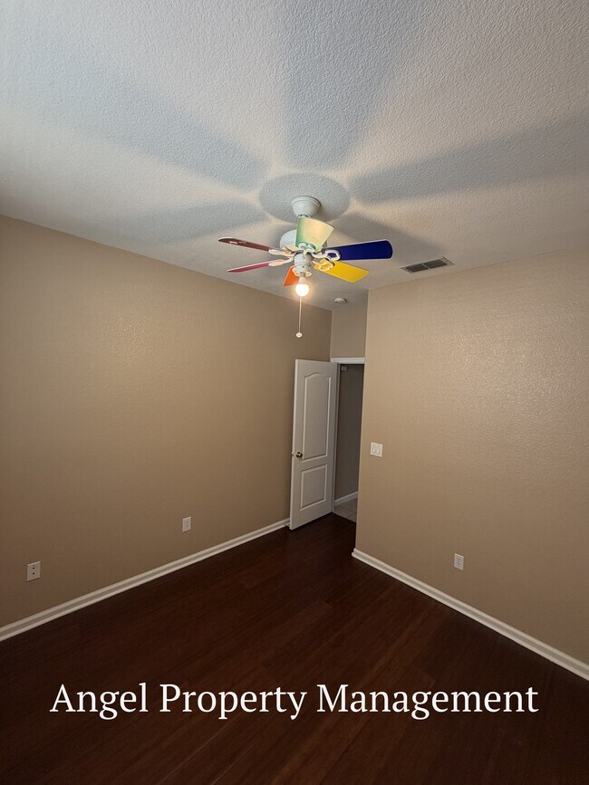 Building Photo - 10101 E Taron Dr