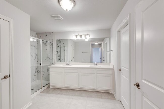 Building Photo - 14400 McCoy Lp
