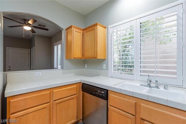 Building Photo - 9909 Calabasas Ave