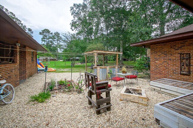 Building Photo - 12723 Pleasant Ridge Dr