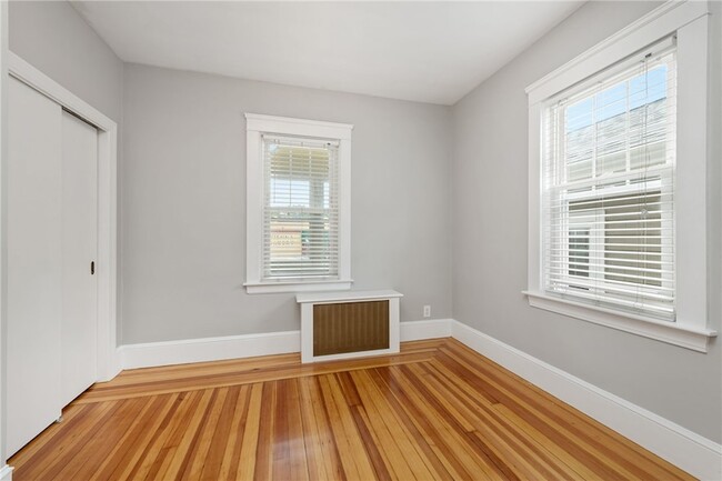 Building Photo - 113 Maple Ave