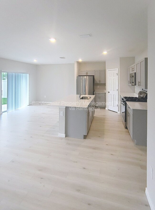 Building Photo - 12937 Camarillo Pl