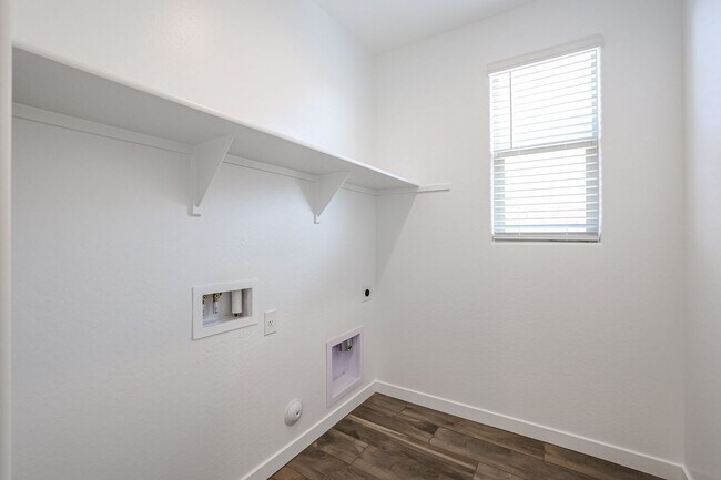 Building Photo - COMING SOON!! HOME IN TOLLESON! 4 BEDROOM 3 BATHROOMS!