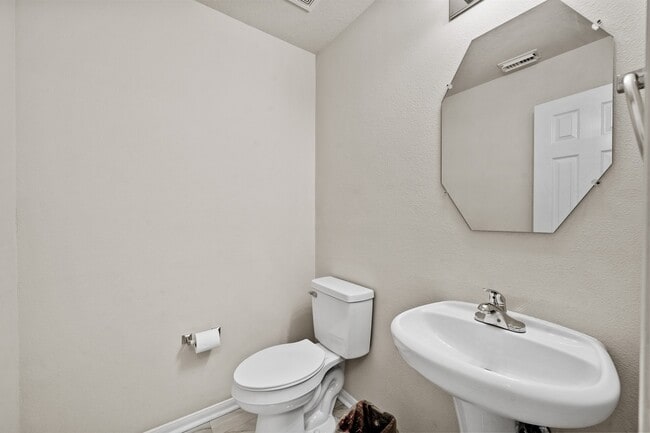 Building Photo - 3519 Brackenfern Rd