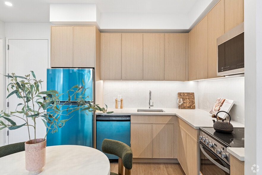 2BR, 2BA - 650SF - Kitchen - Bower