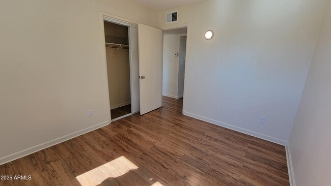 Building Photo - 5149 Paseo Las Palmas
