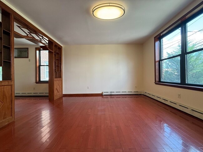 Building Photo - 811 Minnie Pl