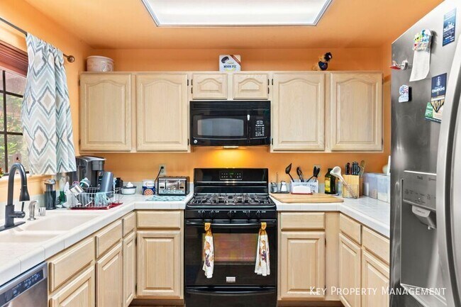 Building Photo - 2851 S Valley View Blvd