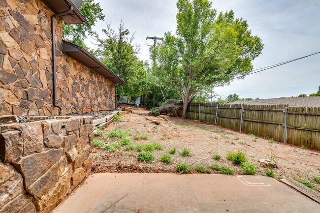 Building Photo - 4106 Mason Dr