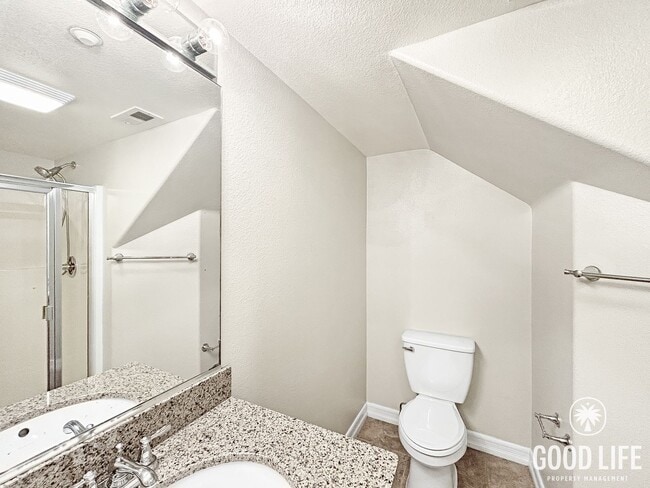 Building Photo - Beautiful 3BD/3BA w/ A/C, In-Unit Laundry, and 2-Car Garage in Bay Park!