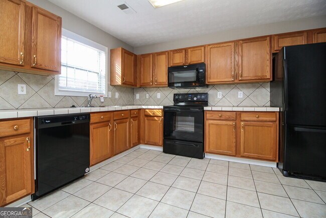Building Photo - 3268 Tuggle Ives Dr NE