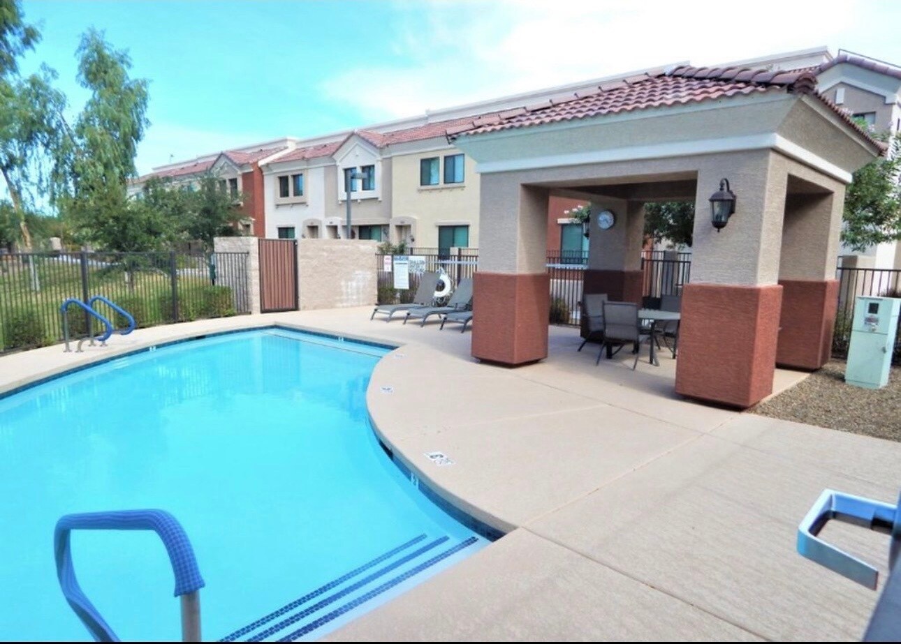 Building Photo - 125 N Sunvalley Blvd