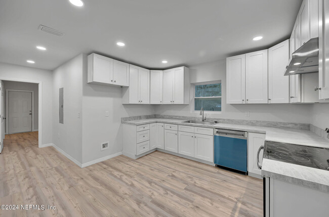 Building Photo - 7519 Birdies Rd