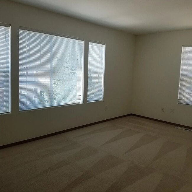 Building Photo - Beautiful 3 bed 2.5 ba house in highly desirable Liberty Ridge neighborhood