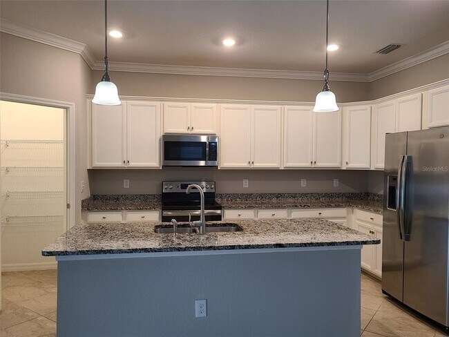 Building Photo - 19353 Nearpoint Dr