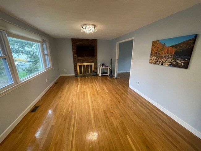 Building Photo - 18 Charles St