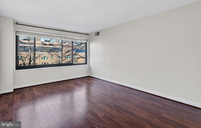 Building Photo - 1077 30th St NW