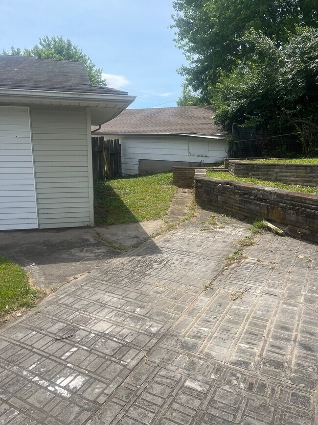Building Photo - 4217 Old Riverside Dr