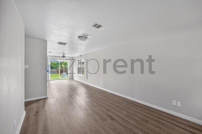Building Photo - 10707 Shaenview