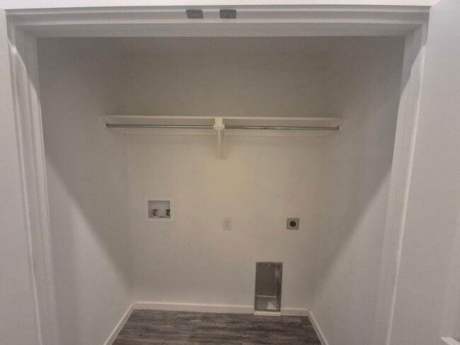 Building Photo - 2122 N Jayton Ave