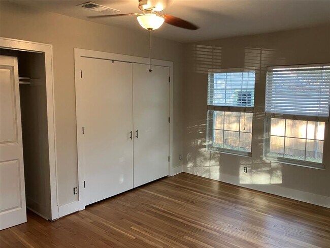 Building Photo - 1921 W 39th St