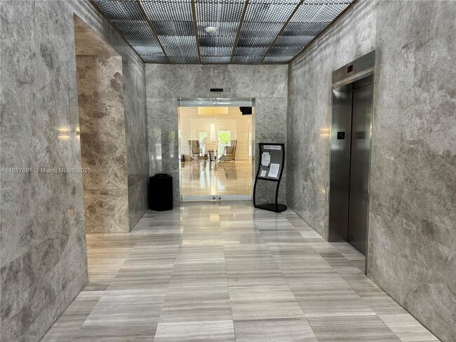 Building Photo - 100 Bayview Dr