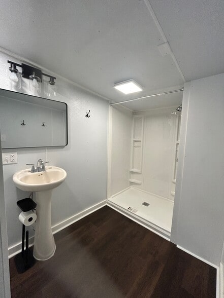 Building Photo - 389 E King St