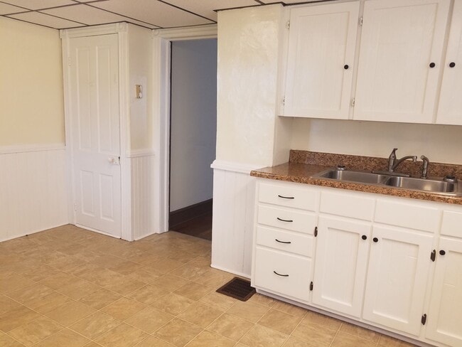 Building Photo - House for Rent in Quincy