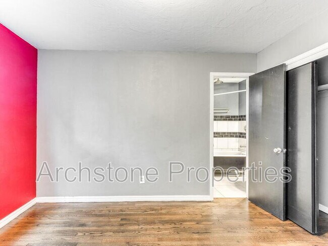 Building Photo - 608 Holoway Dr