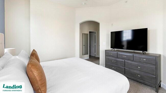 Building Photo - 6101 N Riverside Dr