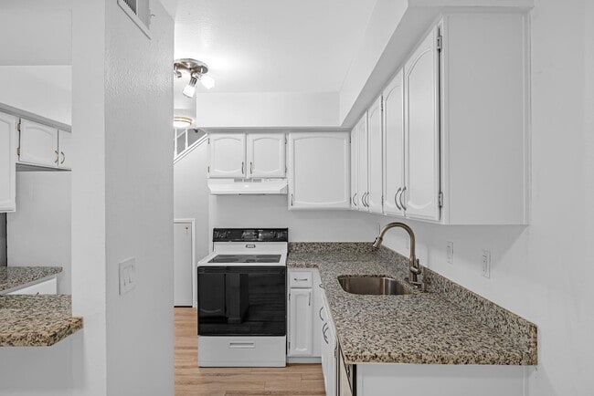 Building Photo - 165 Oddstad Dr