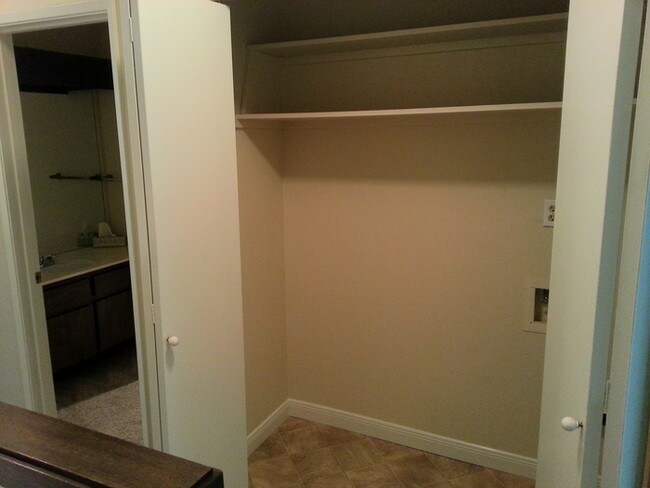 Building Photo - 605 Woodside Sierra