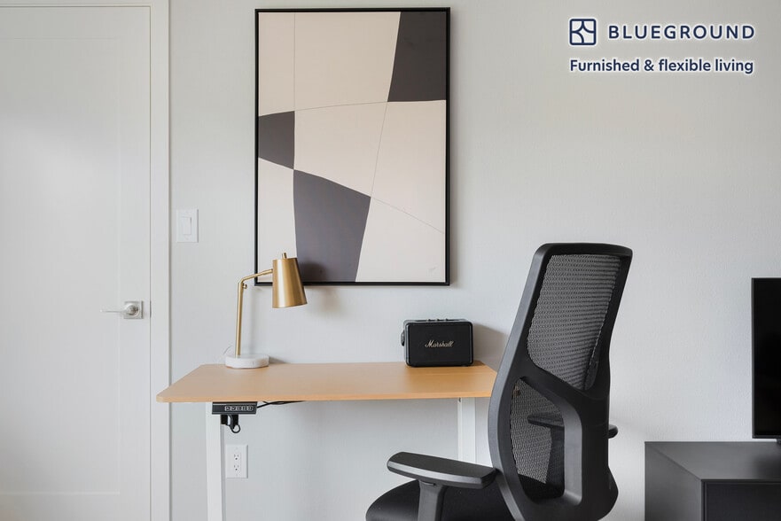 Building Photo - 838 Roble Ave