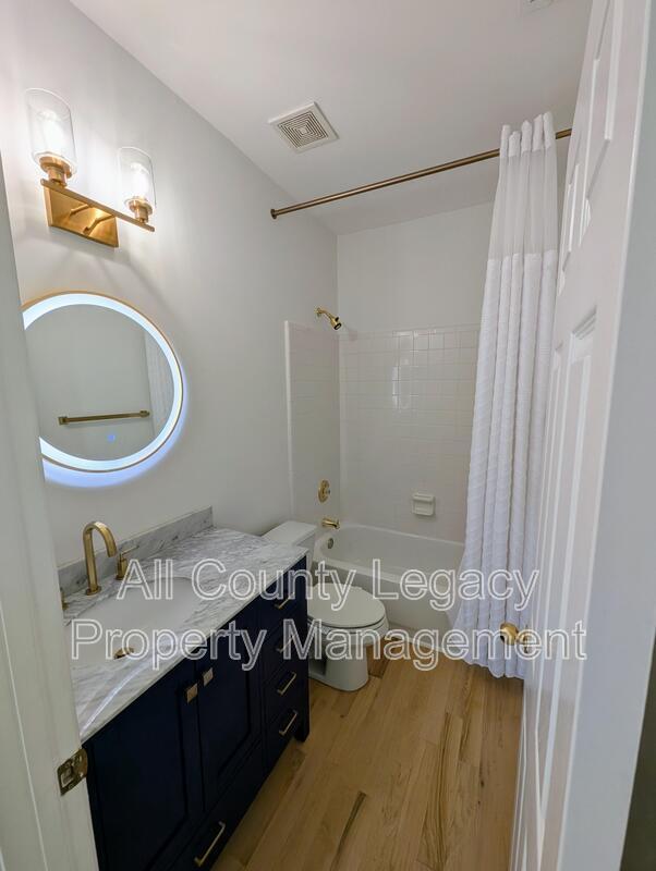 Building Photo - 2140 Glenhurst Dr