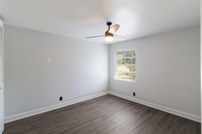 Building Photo - 5846 Castle Lk Dr